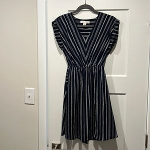 Navy blue dress with pockets!
